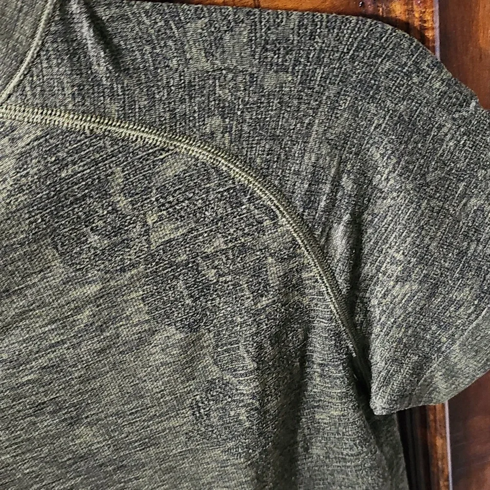 Lululemon Gorgeous Green Swiftly Tech. Sz 8. Slim Fit. Hip Length